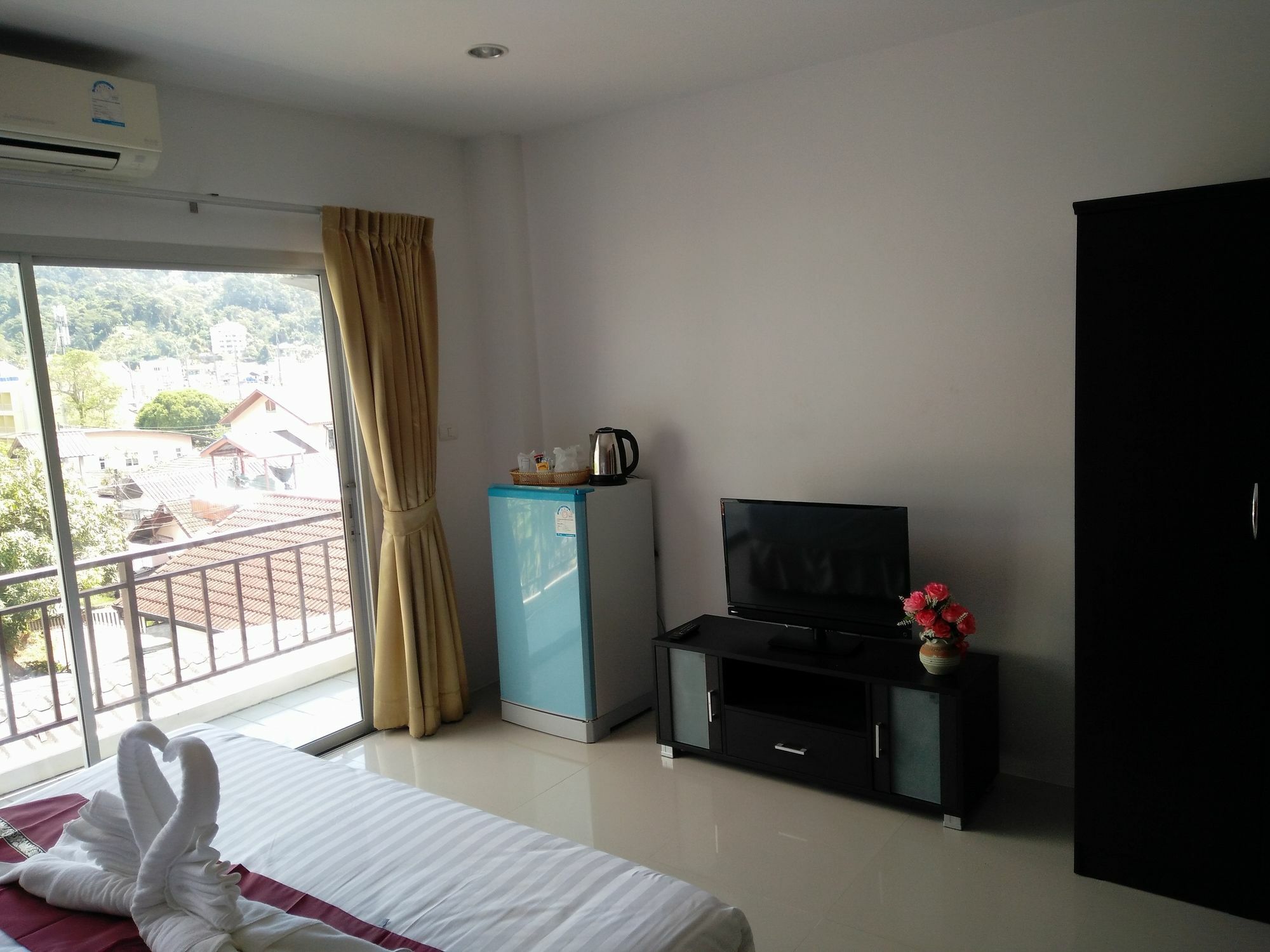 White Sky Boutique Hotel Patong Exterior photo